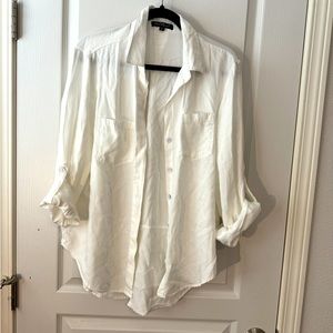 Velvet Heart White blouse w/ split back shirtail - size Med